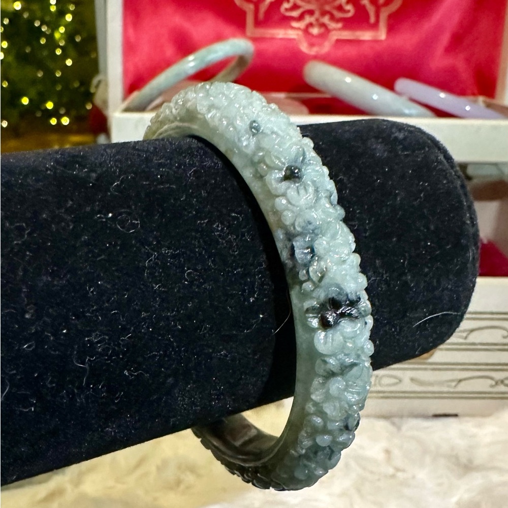 💚🤍 Floral Burmese Jadeite Jade Bangle Bracelet - shades of green